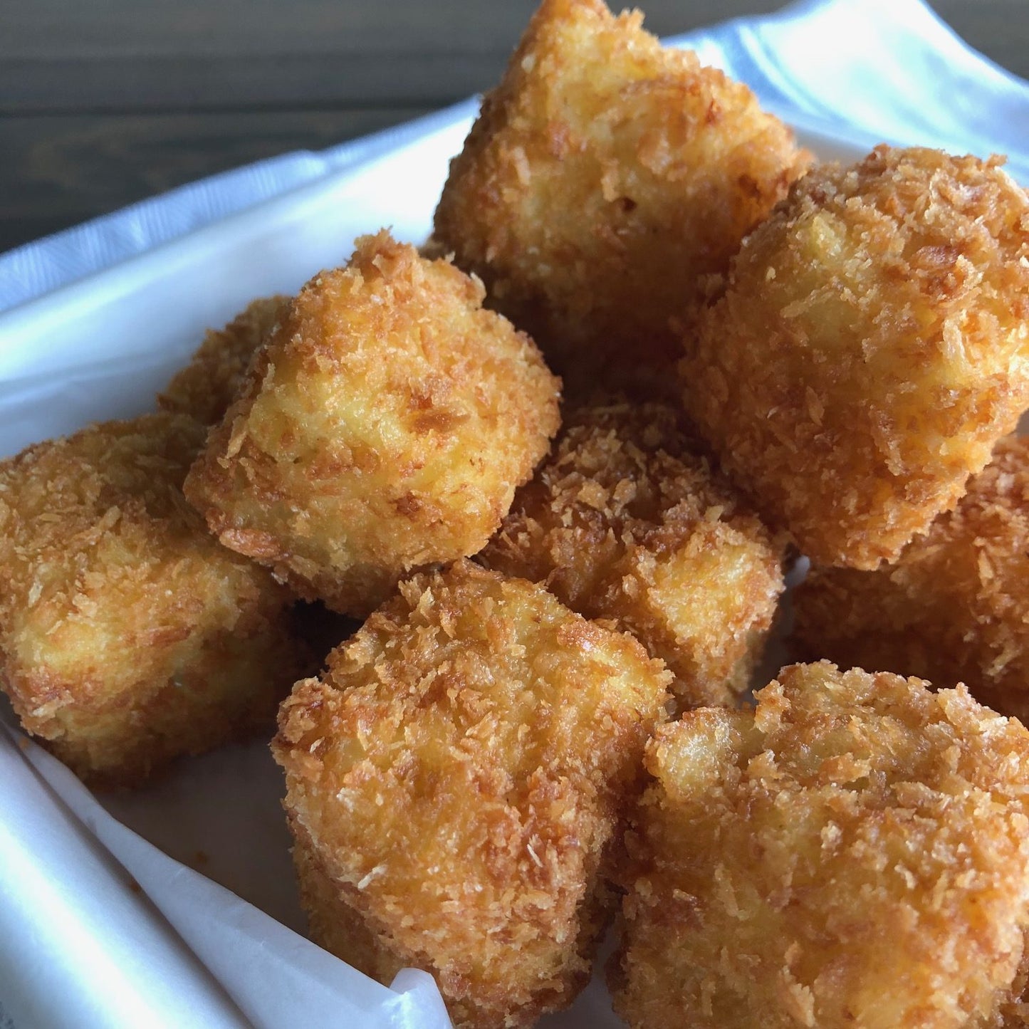 Mac n cheese fritters with smoked paprika remoulade dip