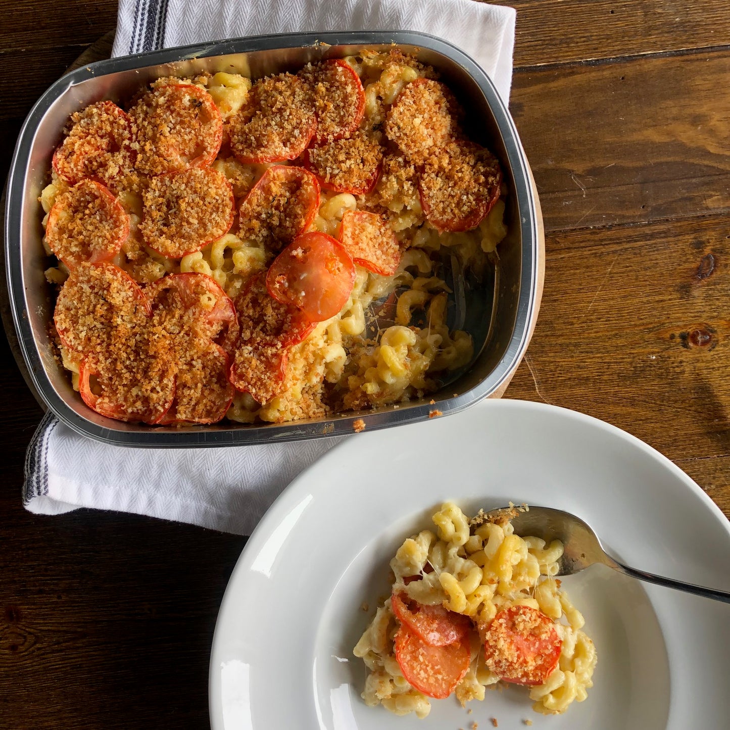 Mac n cheese with tomato crust